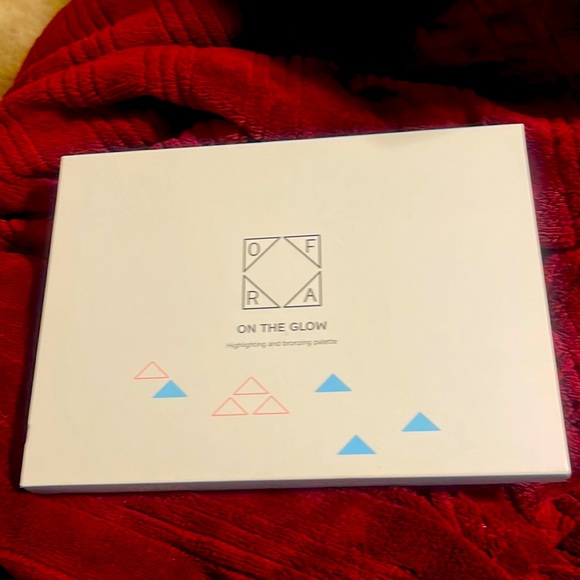 BRAND NEW! NEVER USED! OFRA ON THE GLOW Highlighting and Bronzing Palette! - Picture 1 of 4